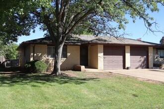 Building Photo - 1604 Larch St