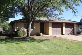 Building Photo - 1604 Larch St