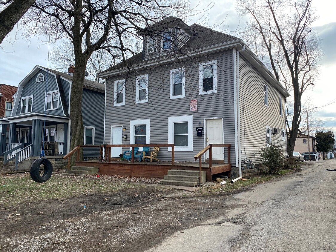Primary Photo - 421 E Lane Ave