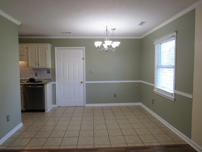 Foto del edificio - 598 Sand Ridge Rd