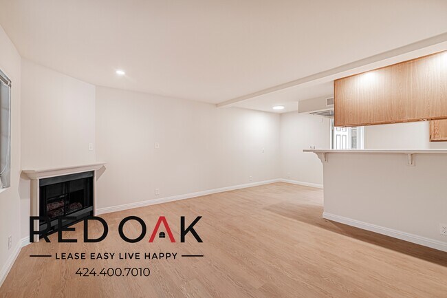 Building Photo - 4651 Cahuenga Blvd