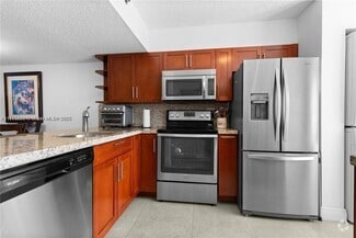 Building Photo - 105 Riviera Cir