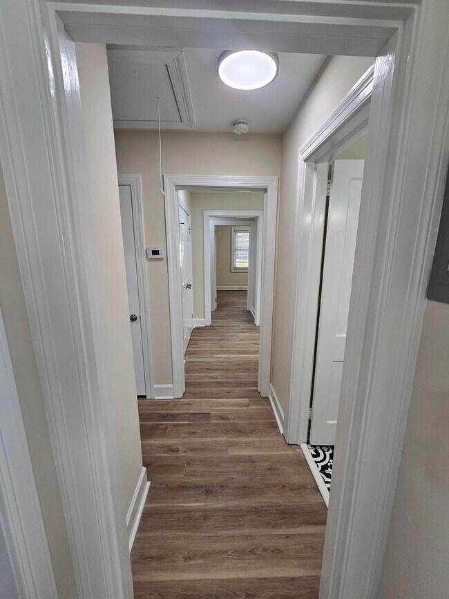 Foto del edificio - 610 Lynwood Ave NE