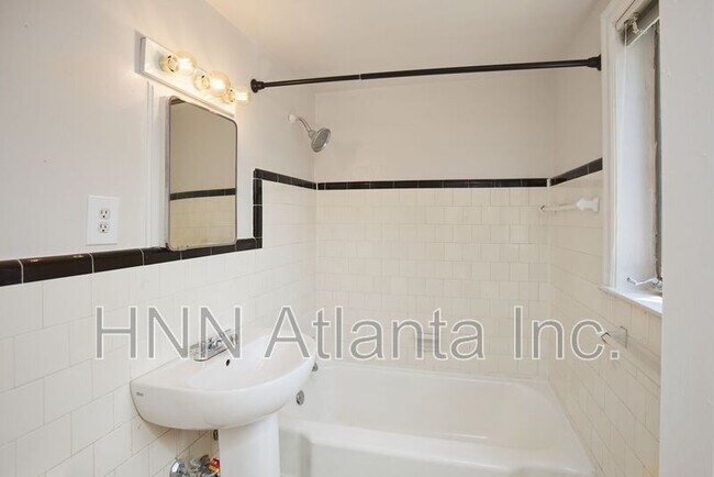 Building Photo - 1361 Briarwood Dr, NE