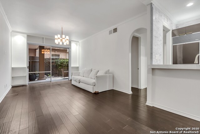 Foto principal - 7711 Broadway St