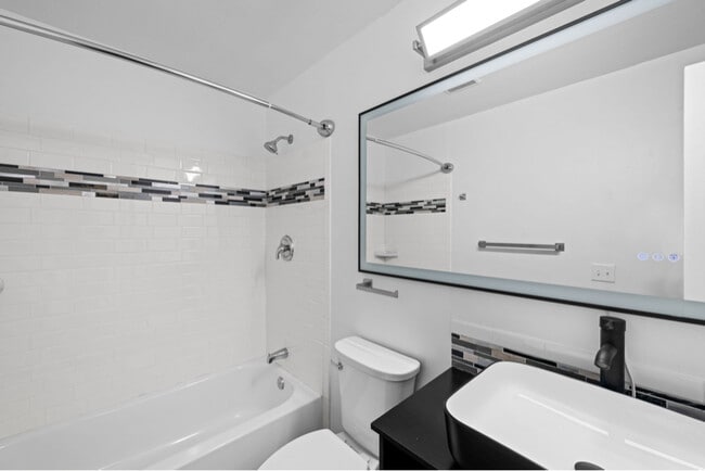 Building Photo - 14212 Leroy Ave