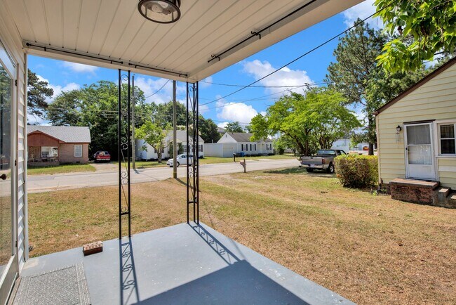 Foto del edificio - 2 Bedroom 1 Bath In Fayetteville- Small Do...