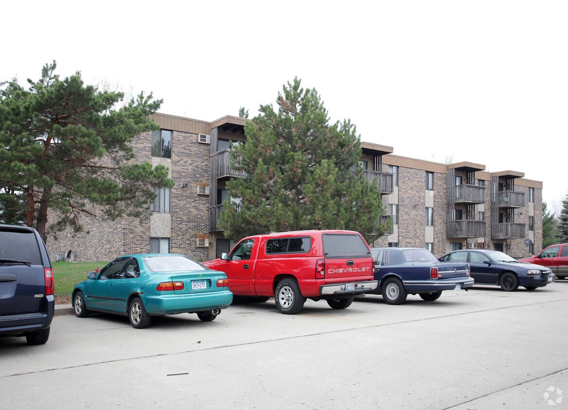 Foto del edificio - Becker Pines Apartments