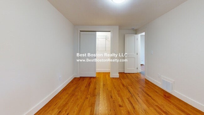 Building Photo - 38 Gibson St