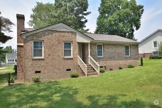 Building Photo - 632 Western Ave