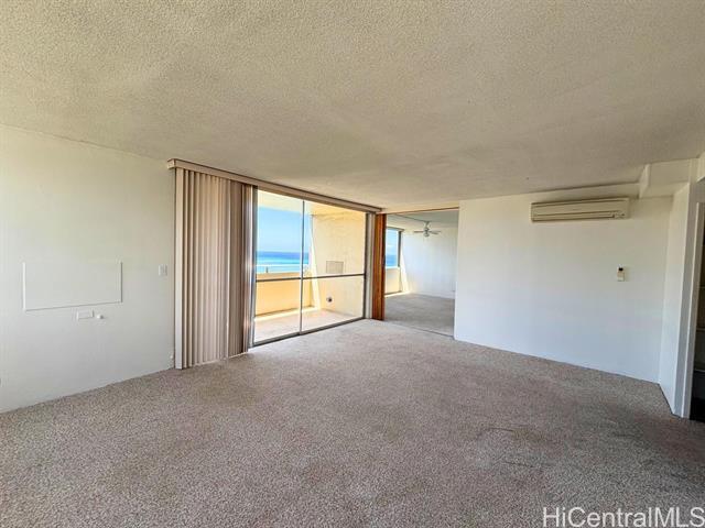 Building Photo - 2500 Kalakaua Ave