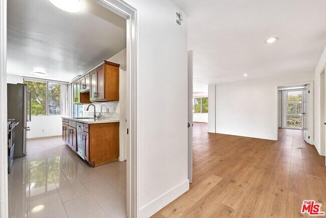 Foto del edificio - 9221 Charleville Blvd