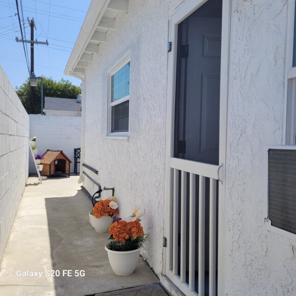Primary Photo - 5147 Auckland Ave