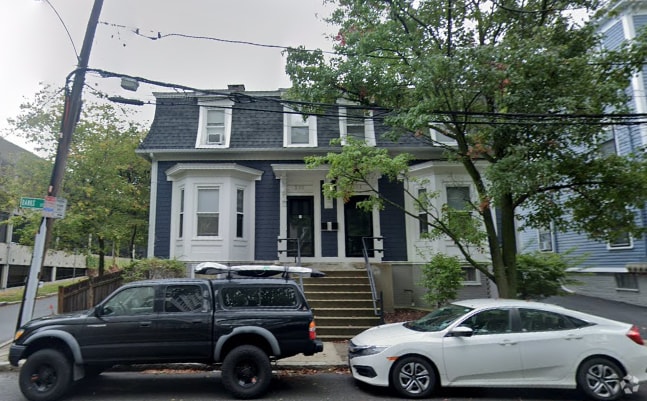 Building Photo - 202 Banks St