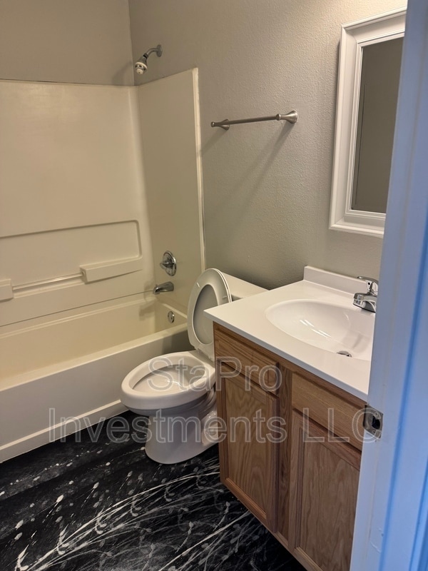 Foto del edificio - 128 Village Pl