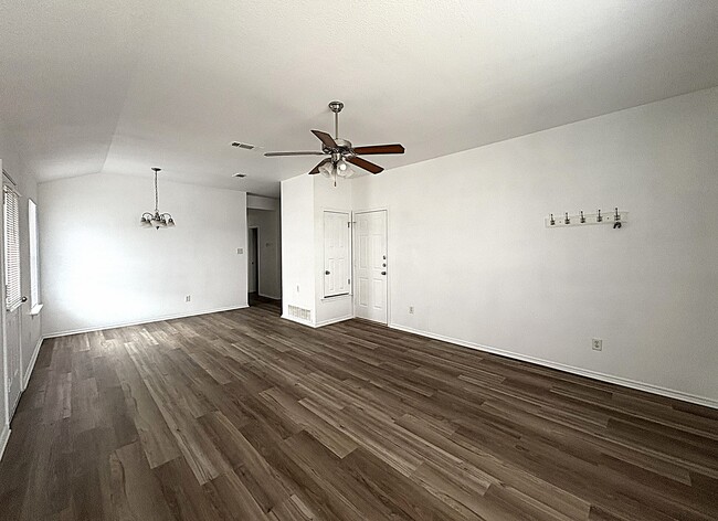 Building Photo - 2808 Ashley Dr