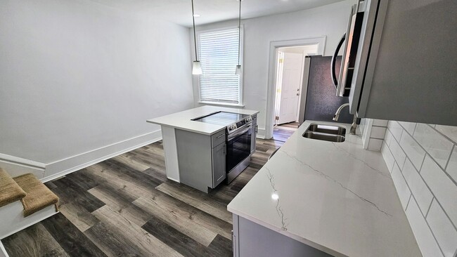 Foto del edificio - A Touch of Elegance at Townhomes on Gault