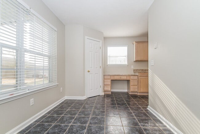 Building Photo - 878 Lavergne Ln