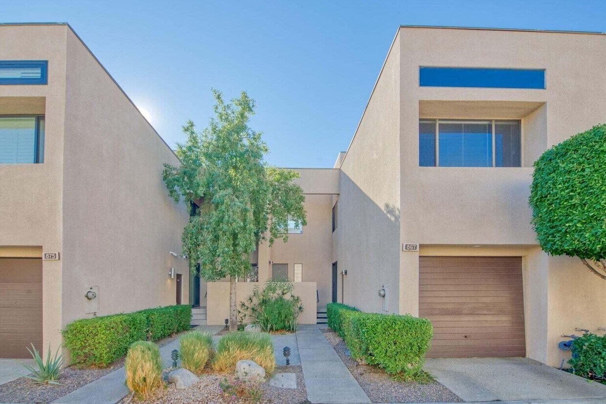 Foto principal - 867 Village Square N