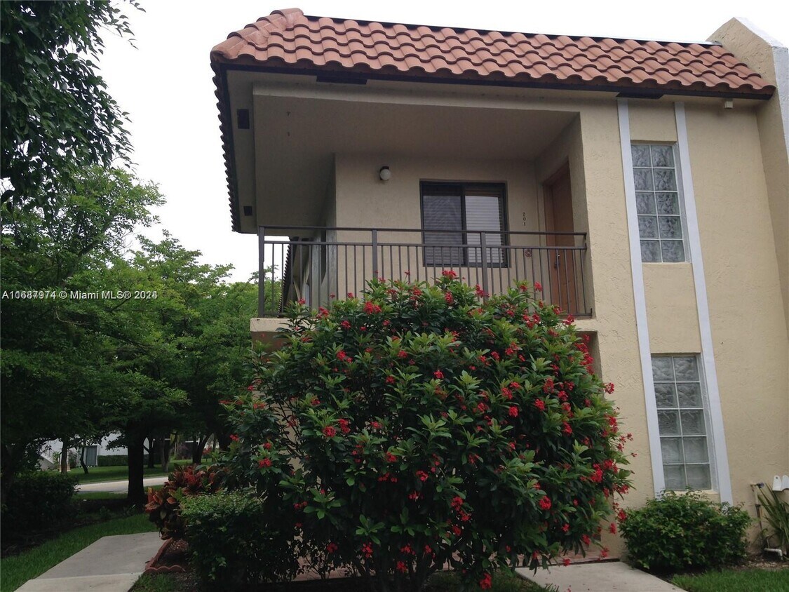 Primary Photo - 434 Lakeview Dr