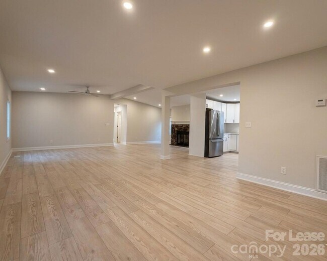 Foto del edificio - 4111 Brown Dr