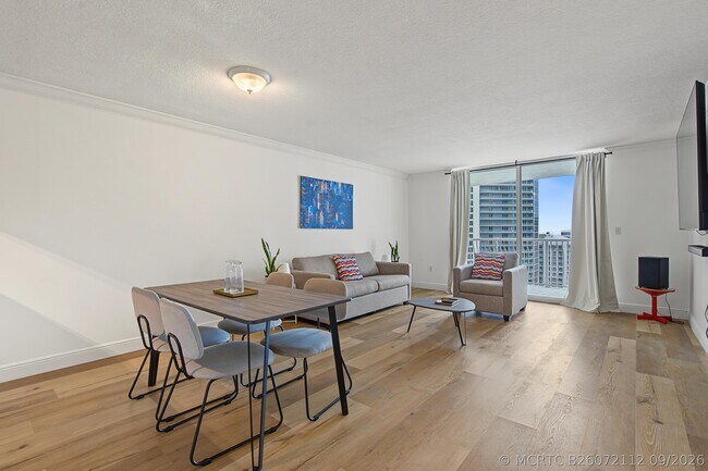 Building Photo - 1200 Brickell Bay Dr