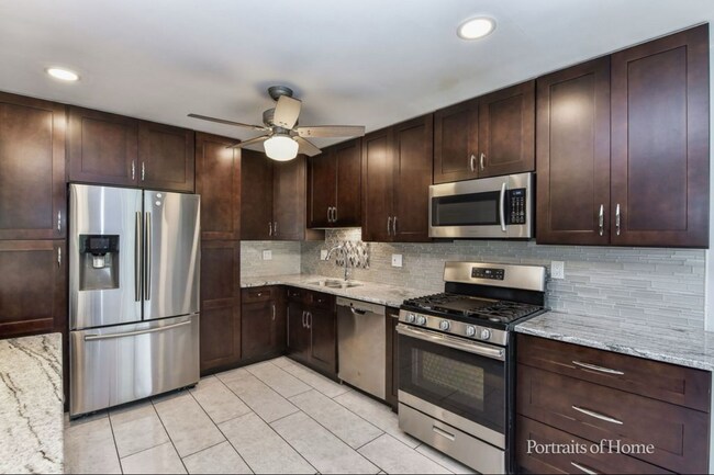 Foto del edificio - 1587 Stonehill Ct