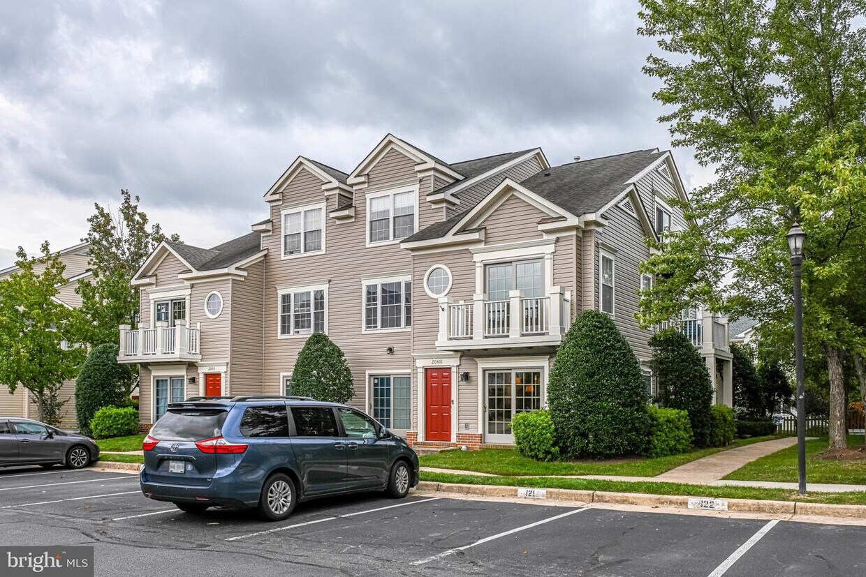 Primary Photo - 20418 Alderleaf Terrace