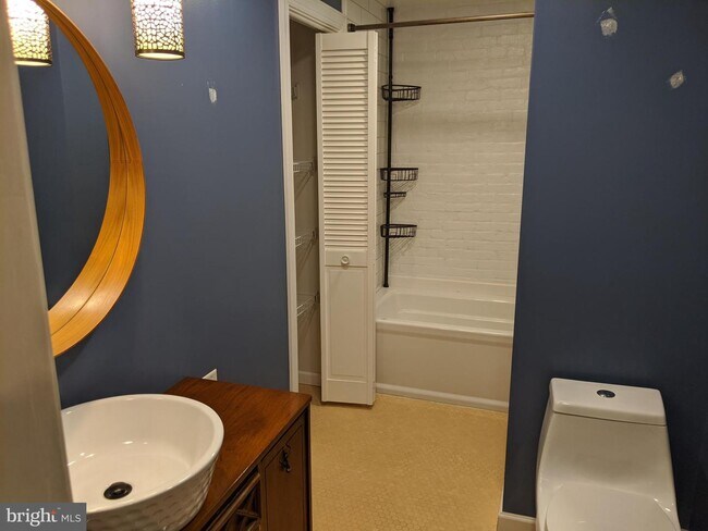 Foto del edificio - 365 E Market St