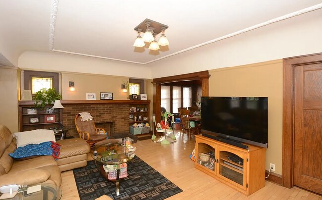 Foto del edificio - 2131 N Hi Mount Blvd