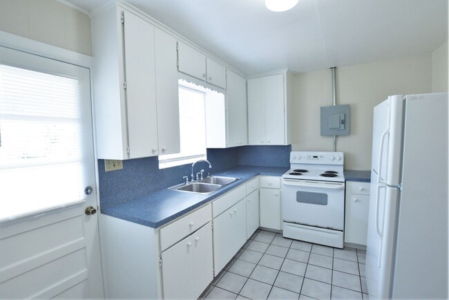 Building Photo - 1 br, 1 bath House - 2312 Formosa Ave