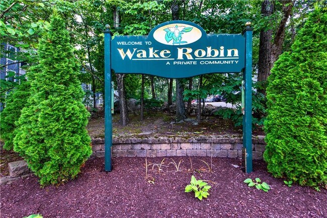Building Photo - 5 Wake Robin Rd