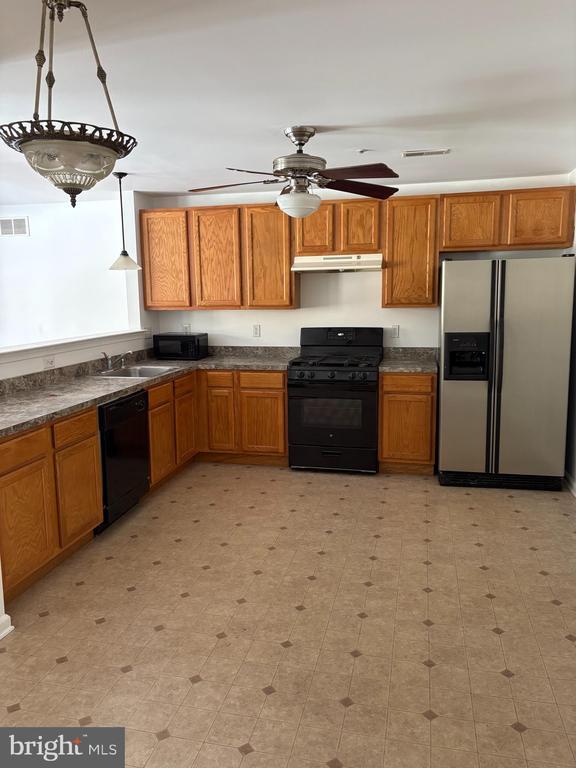 Building Photo - 229 Hidden Dr