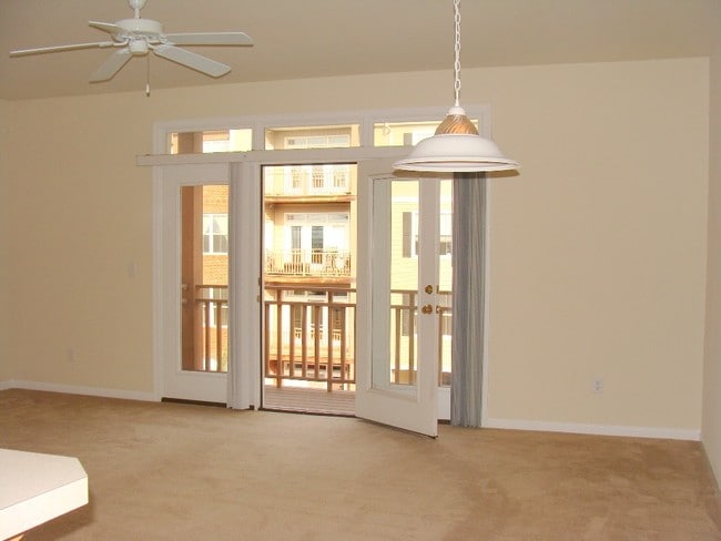 Building Photo - 635 Woodbrook Dr
