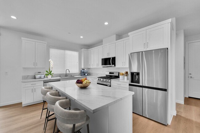 Foto del edificio - Modern Brand new 5-Bedroom Home for Lease ...