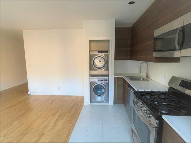 Foto del edificio - 2 bedroom in Brooklyn NY 11238