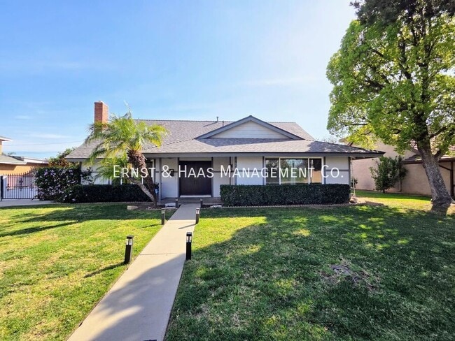 Photo - 926 E Bastanchury Rd House