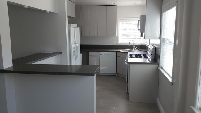 Spacious modern kitchen - 12402 McCune Ave