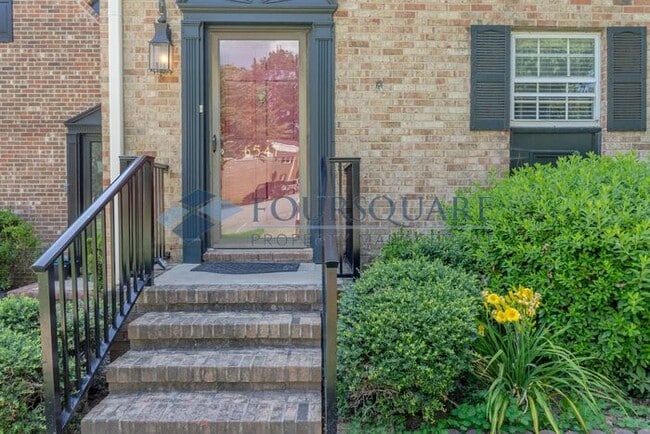 Foto del edificio - Spacious Townhome with Wood-Burning Fireplace, Large Deck & Storage Room , Convenient North Ridge...