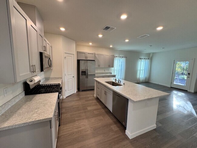 Foto del edificio - Beautiful 4-Bedroom Home in the Wyndham Es...