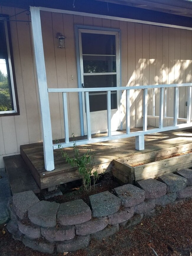 Building Photo - 201 E Evergreen Dr