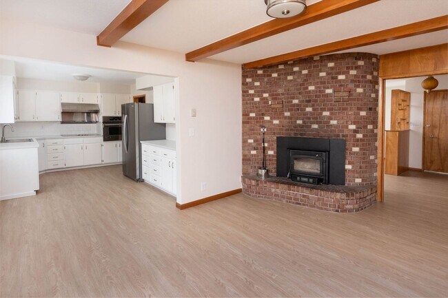 Building Photo - West Hills 4 Bdrm+, 3 Bath Mid Century - A...