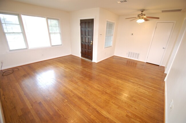 Foto del edificio - 5822 Grape St