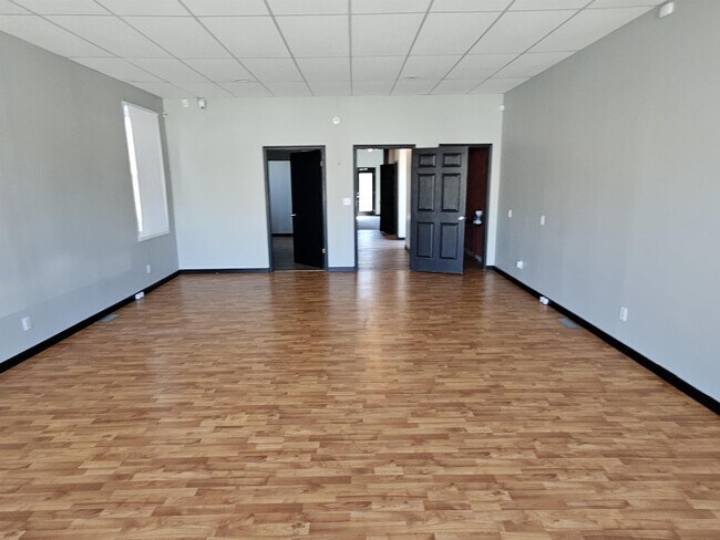 Building Photo - 602 W Burlington Ave