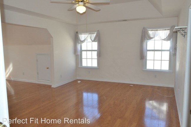 Building Photo - 4 br, 2.5 bath House - 6073 Brookmere Lane