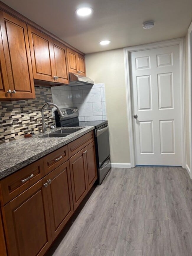 Building Photo - 189 College Way