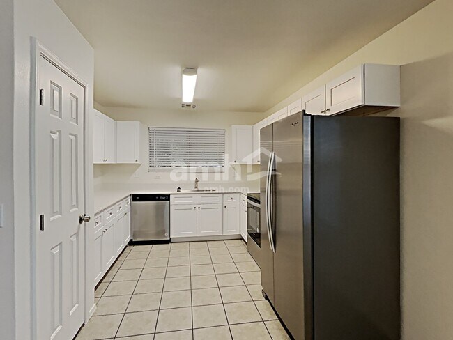 Foto del edificio - 2862 E Augusta Ave