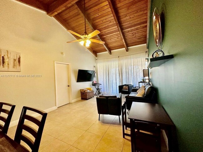 Foto del edificio - 9199 Lime Tree Ln