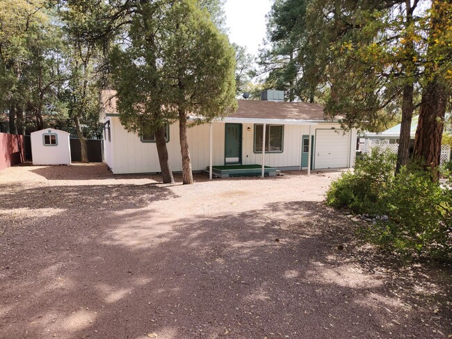 Building Photo - Adorable 2 bed / 2 bath - with 1 car garage