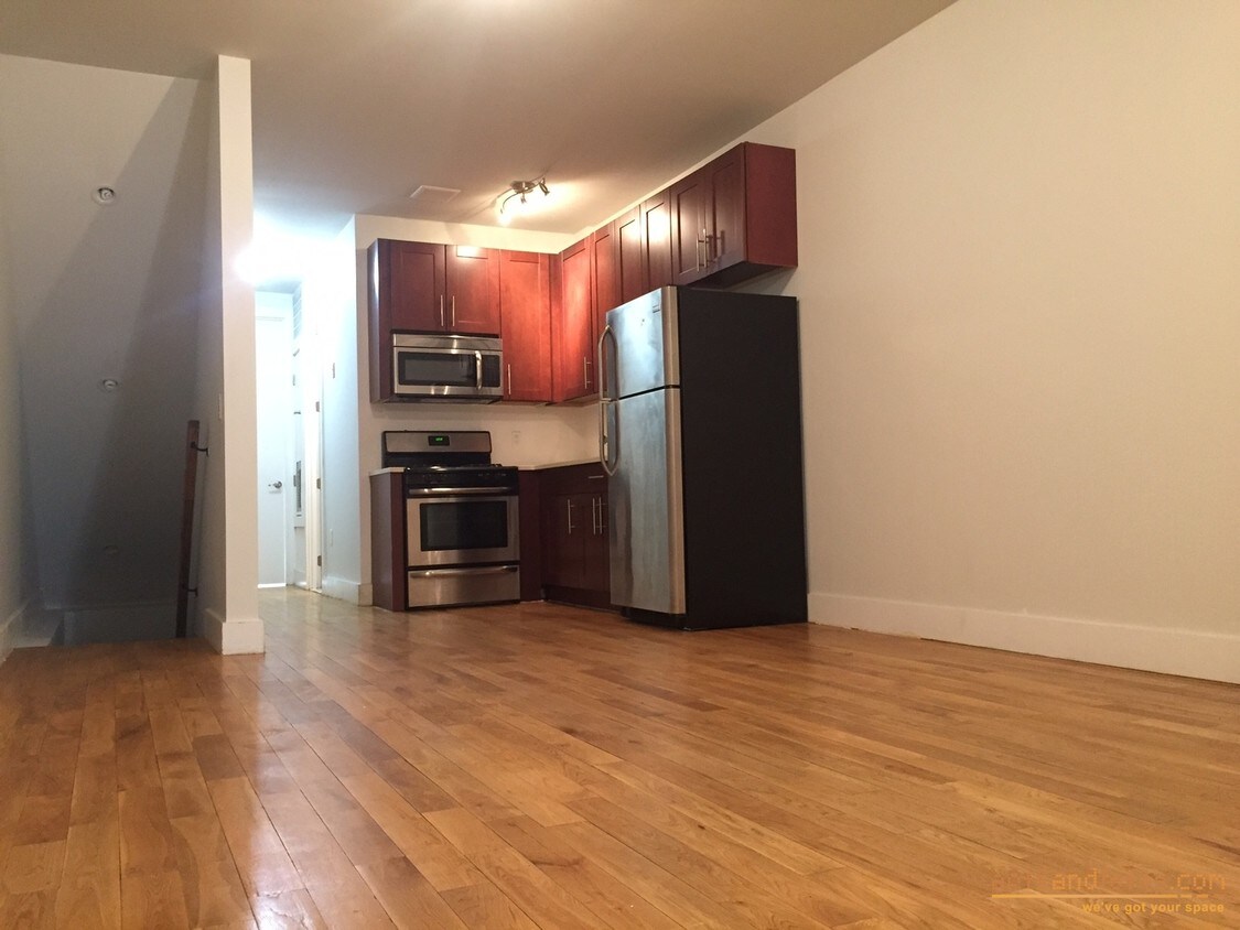 Primary Photo - 133 Patchen Ave